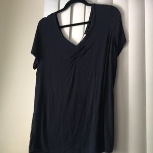 Clear Out Sale 🧚🏻‍♀️ Navy V neck